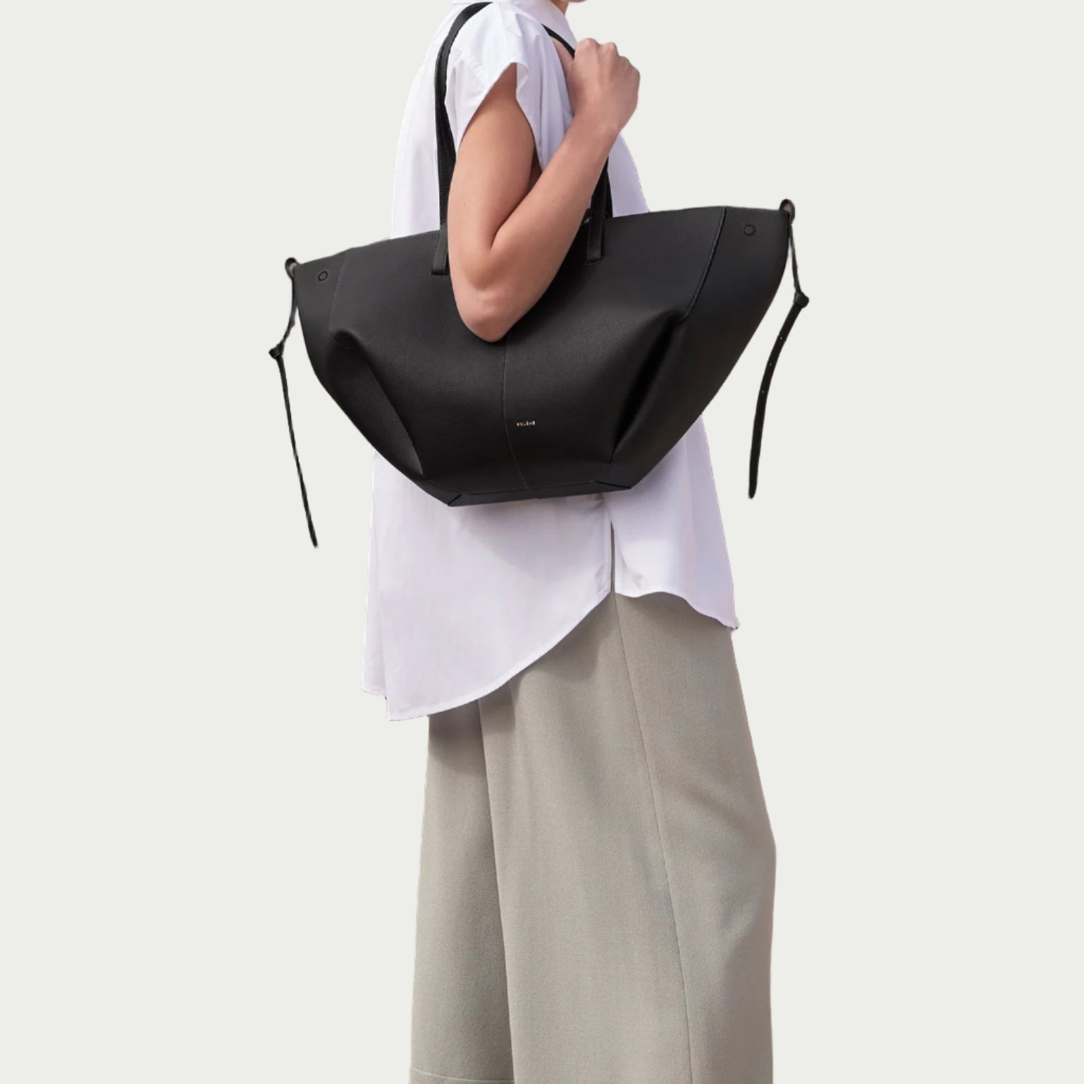 Noa Leather Tote Large - Black
